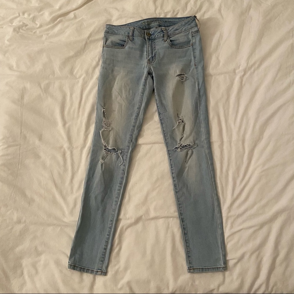 Light Wash Distressed Jegging
